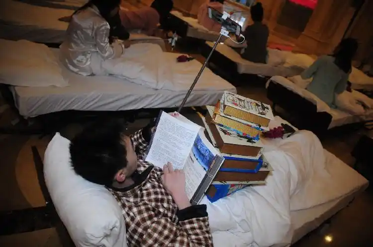 世界睡眠日,杭州百人直播睡觉倡导健康睡眠