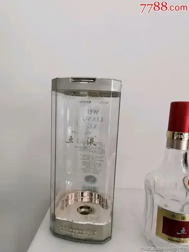 五粮液酒瓶子第八代一箱