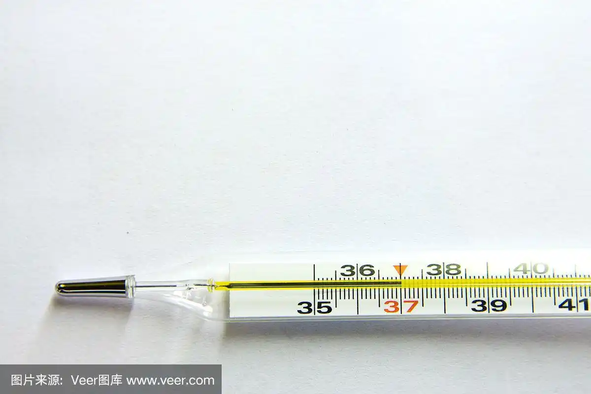 测量体温的体温计显示摄氏37度.疾病.增加温度.白色背景