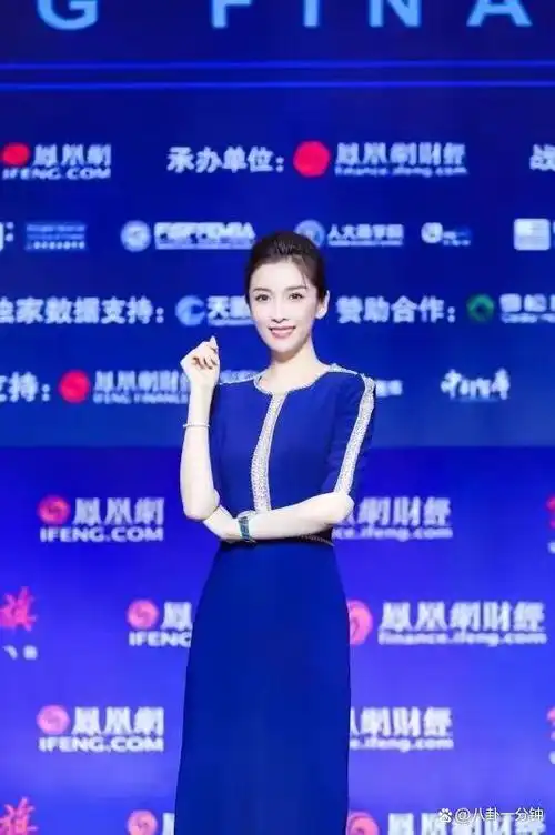 朱梓橦:凤凰卫视女主播,集才华与美貌于一身