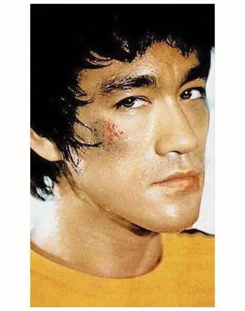 李小龙的国籍困惑:美籍华裔,华人偶像?