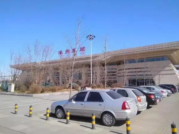 加上紧邻涿州东站,去北京可以乘坐高铁,北京西站到涿州高铁东站仅需25