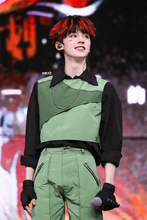 来自17岁的left-愿你喜欢79@tf家族-左航#左航 天生领舞 视觉c