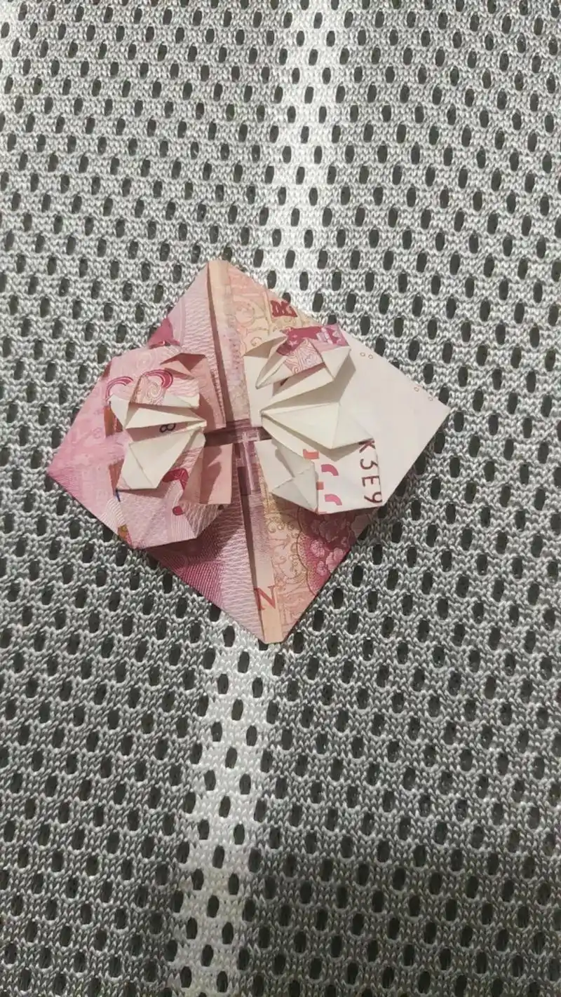 二十年前用二十块钱学会叠这个桃心7815,二十年后又记得用一百块