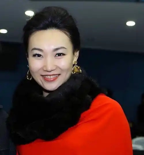 李梓萌:从沈阳走出的央视著名主持人,男友在雾中迷路了_因为_播音室