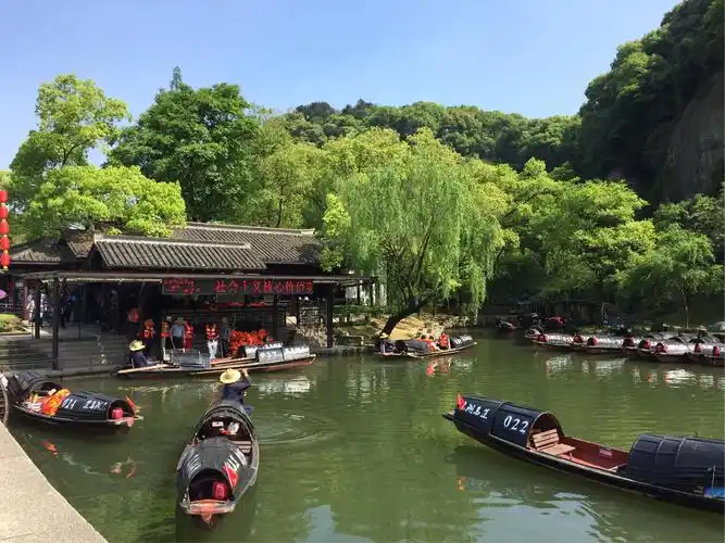 绍兴东湖风景区