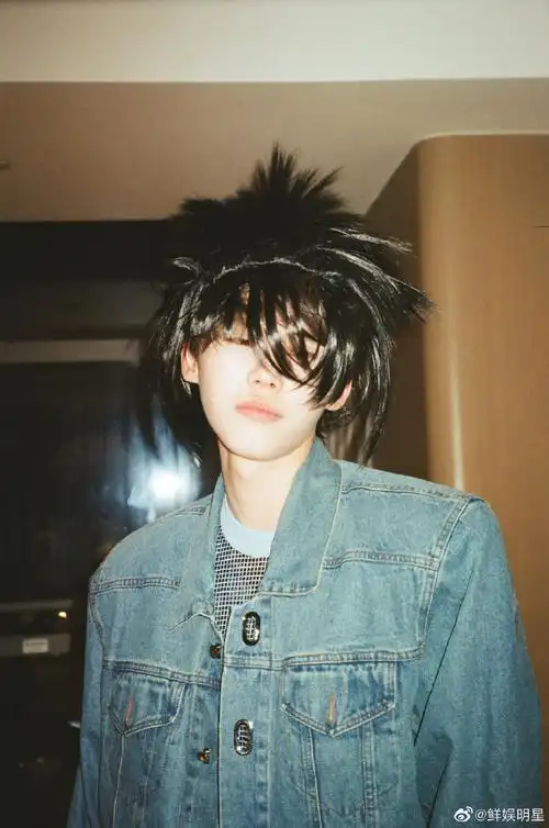 沙一汀别爱我没结果##沙一汀杀马特造型唱红装