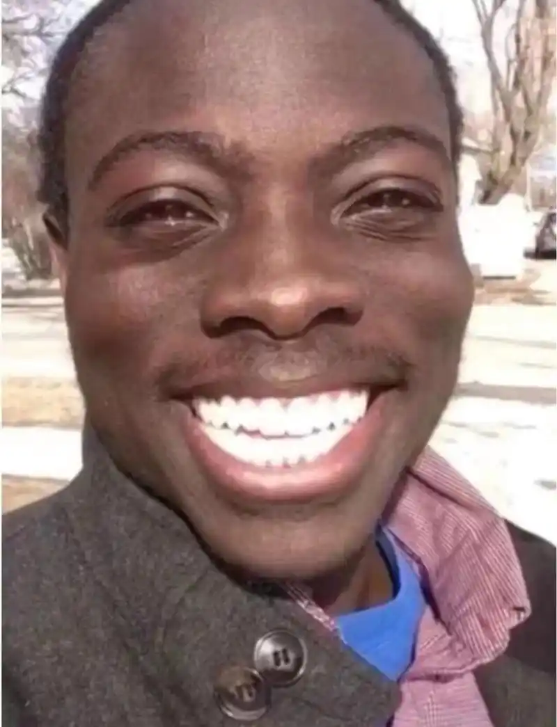 分享一组搞笑壁纸啦 图一当锁屏壁纸 图二当桌面壁纸 保证每个人看到