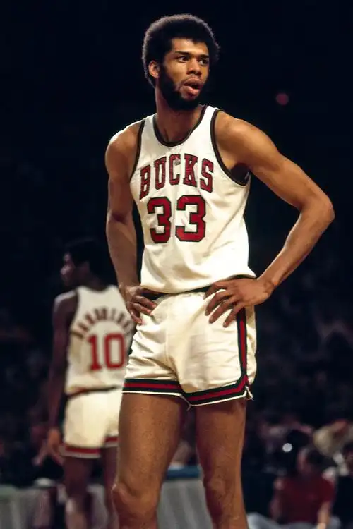 71年湖人遗憾止步西决贾巴尔带领雄鹿杀进总决赛