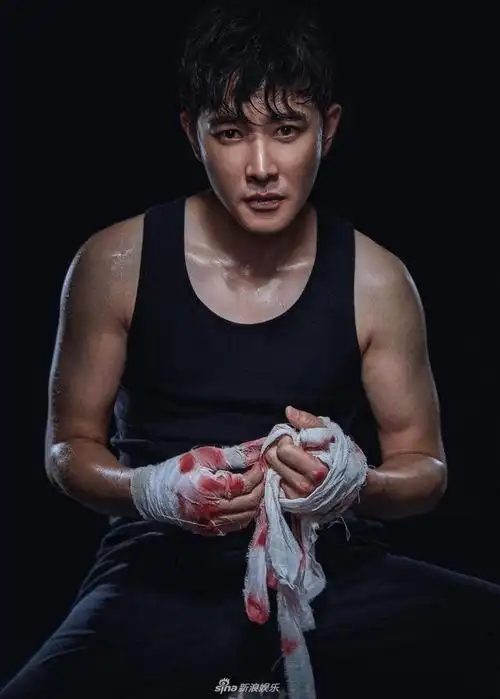 罗晋穿背心打拳肌肉线条明显 变身硬汉荷尔蒙爆表