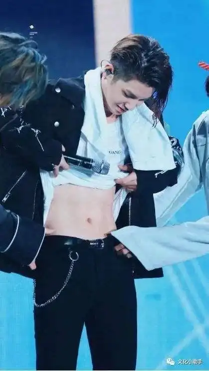 偶练出道的小鲜肉没有肌肉?蔡徐坤领衔大秀身材