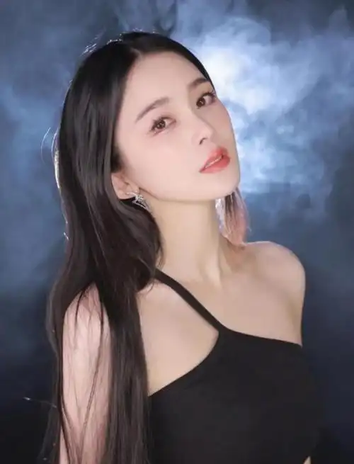 性感妩媚多姿多彩的赵樱子写真_网易订阅