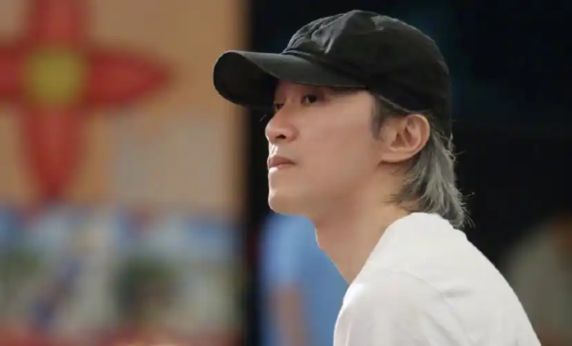 周星驰迎60岁生日林允连续第7年为老板庆生零点准时晒照送祝福