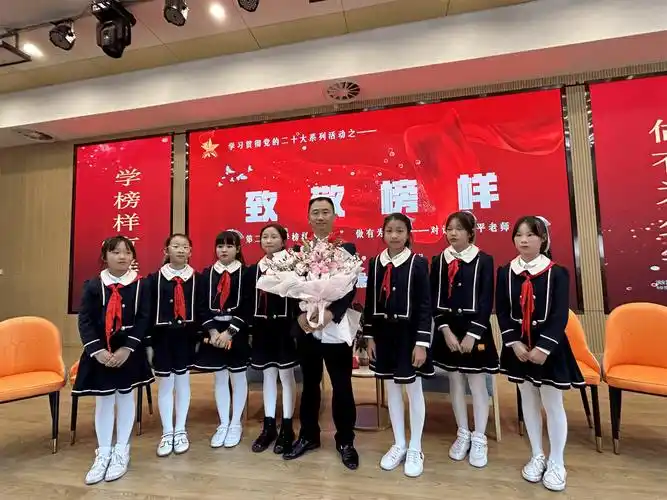 学榜样之"样" 做有为少年丨开州区文峰小学开展"红领巾会客厅"主题