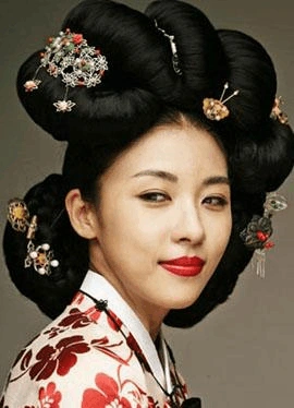 韩国女子在古代也十分注重服装和发式的打理