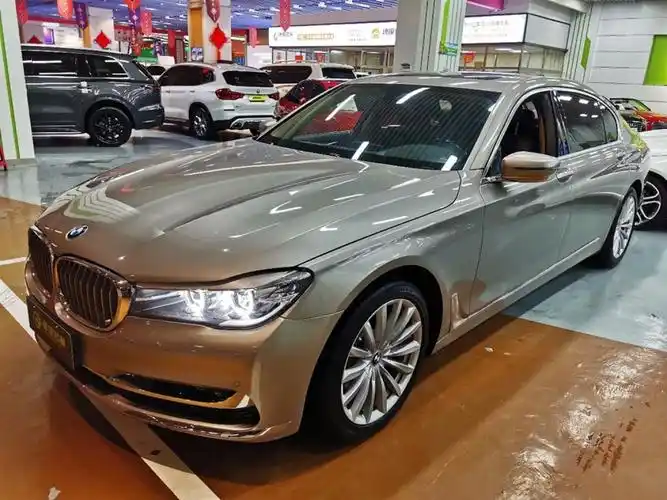 贵阳2018年03月宝马宝马7系2018款730li领先型卓越套装香槟色自动档