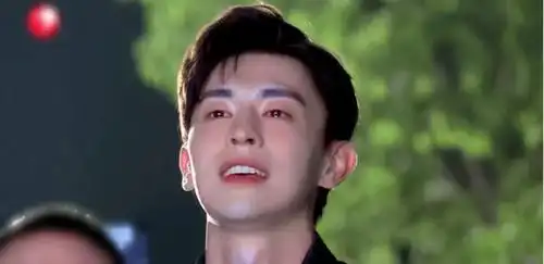 邓伦哭了13字公开表态后转身又更博看清内容粉丝直言很欣慰