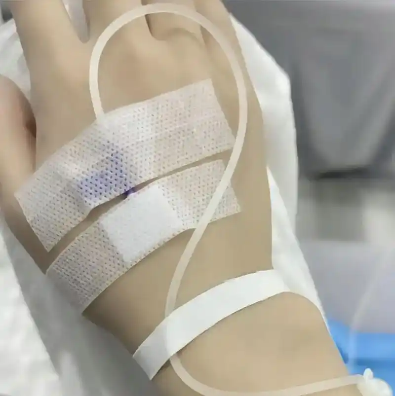 慢慢滴··一瓶250ml的吊瓶水,3869滴,女孩子一个人打针,一定要打左手