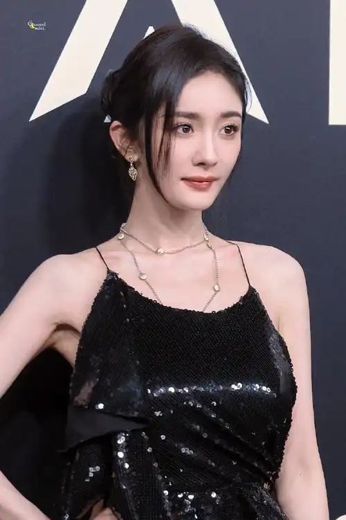 gq红毯##gqcreative灵感派对##杨幂暗夜精灵##今日星拍放送