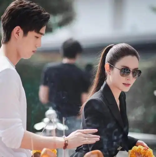 事业巅峰嫁富二代最美泰星aff离婚后搭档当红鲜肉强势复出