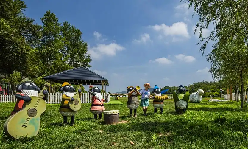 夏日的铭湖牧场