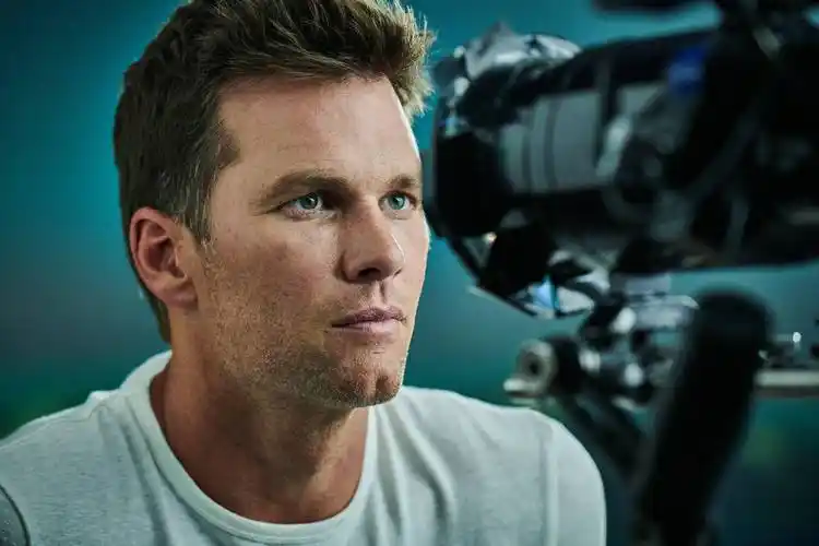 iwc万国表携手品牌大使汤姆布雷迪发布全新topgun系列广告大片