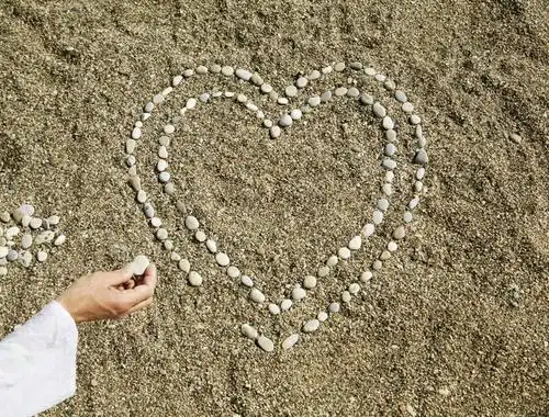 西方人,手,一个人,横图,俯视,室外,特写,白天,爱