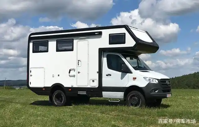 奔驰斯宾特c型房车30t动力全时四驱大空间双床位多人出行