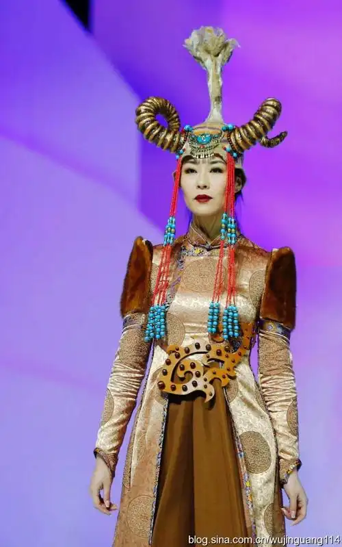 震撼!嗨上天了的蒙古族服装服饰(图)