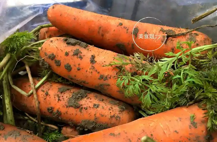 带泥胡萝卜:带泥胡萝卜就是直接从土地拔出来,没有进行其他加工处理