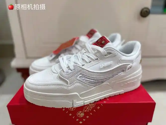 我的脚掌部分比较宽,所以买鞋都挑内胆大一点的,但我又想修脚一点,这