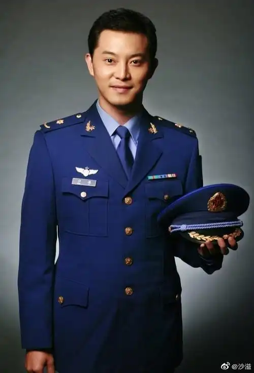 沙溢晒旧照庆人民空军成立70周年_新浪图片