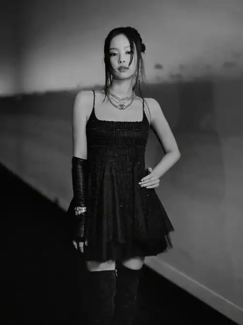 爆米花 | jennie穿迷你裙看秀,miu miu请71岁阿姨走秀,泰国顶流mai也