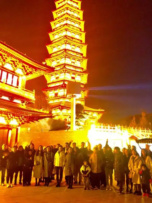 【夜游古子城,抢看万佛塔】