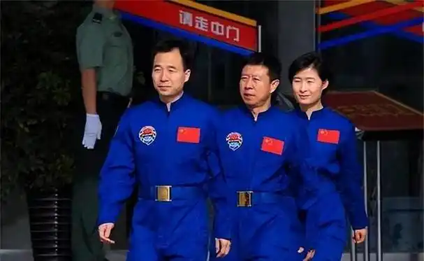 刘洋,我国首位女航天员,她的训练严苛而标准极高.