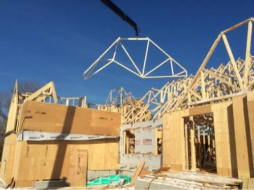 所有人字梁根据设计由工厂定制,只需吊装,拼接,固定!