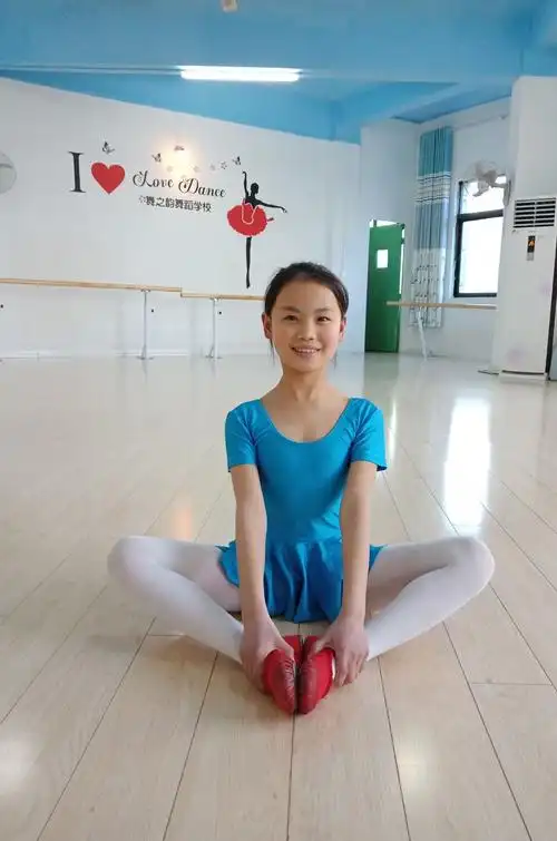其它 【舞之韵舞蹈小课堂】——地面搬旁腿 写美篇        基本功训练