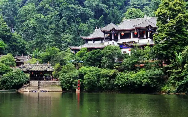 四川冬季旅游景点推荐 青城山风景区旅游攻略 低音号免费语音导游