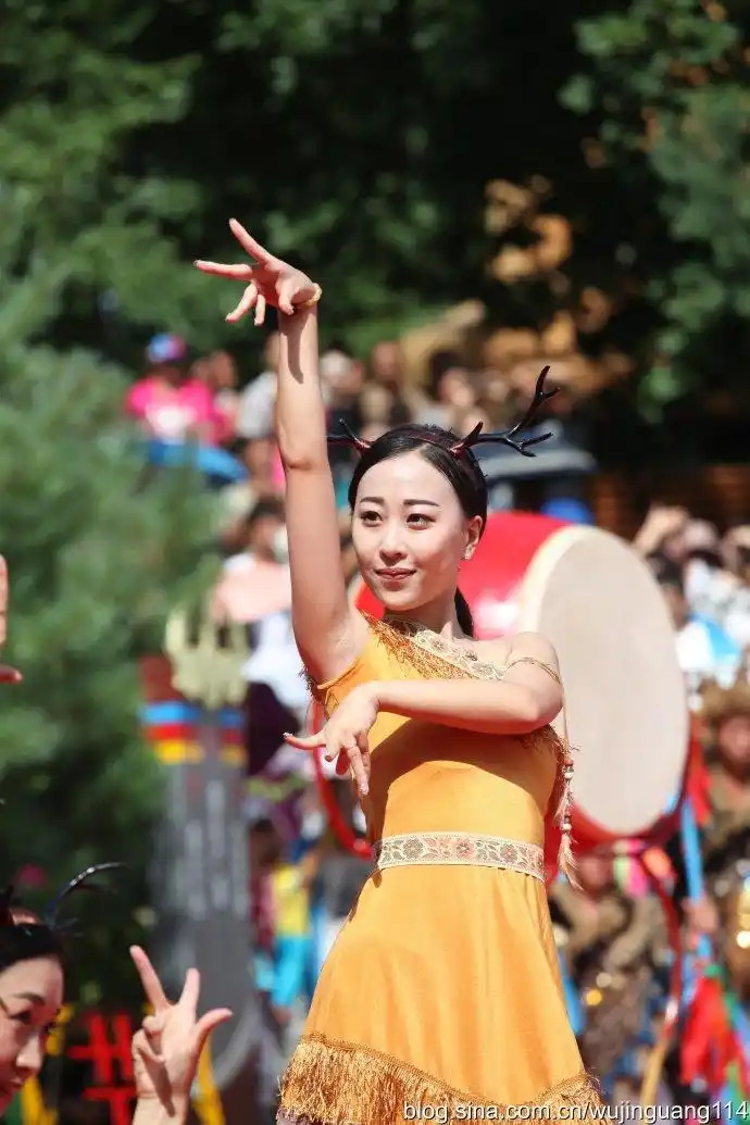 实拍:赫哲族祭祀中的妙龄少女(图)