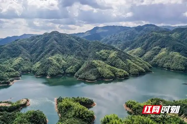 红网时刻新闻8月18日讯(通讯员 彭华)8月16日,蓝山县高塘坪水库,山清