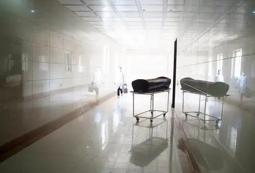 直击那些在火葬场工作的女孩,月入上万却没人敢娶!