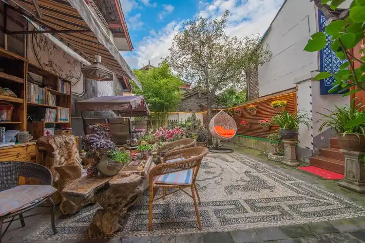 丽江古城纳西风格小院_丽江古城民宿-美团榛果民宿