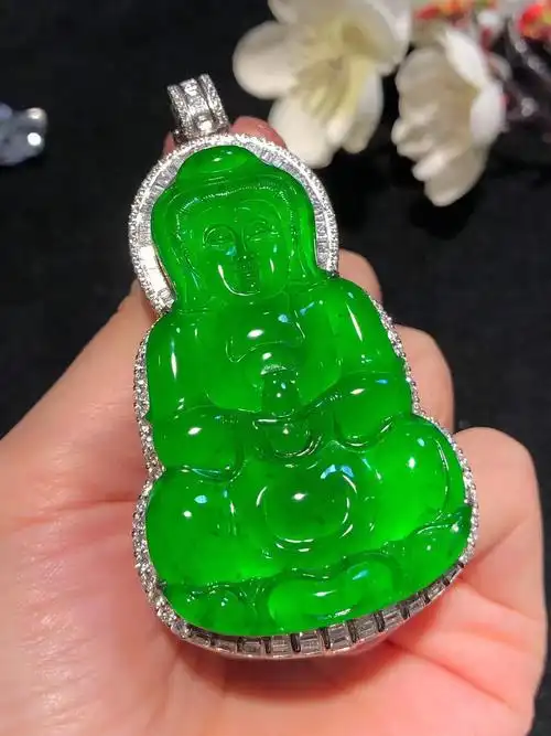 翡翠观音吊坠