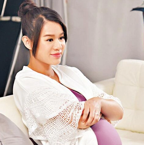 胡杏儿挺着巨肚拍广告 与腹中胎儿献出第一次(图文)