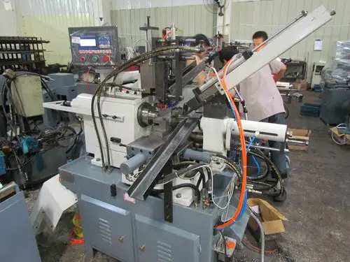 自动前送料液压自动车床