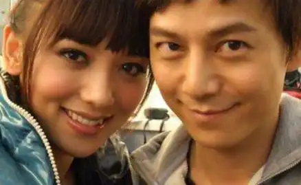 两人的恋情也是很少外露,婚后才陆续被圈内好友相知4何炅老婆王菁是