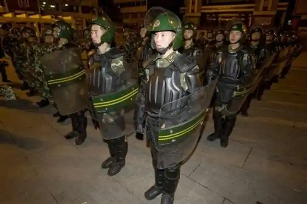 人民武装警察部队在藏区巡逻