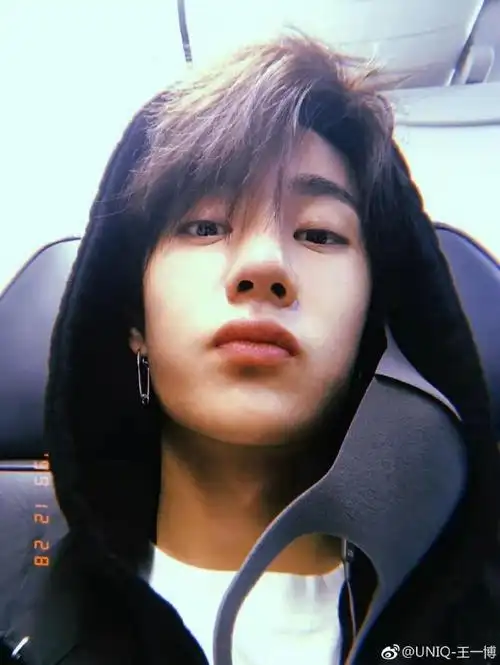 男朋友自拍@uniq-王一博  #王一博#|#王一博的考古日常