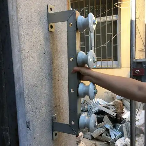 电线支架三角铁隔板托架三角支架电线杆外墙通电走线瓷瓶瓷壶支架tt