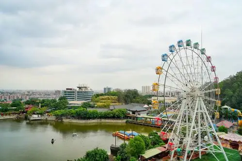 小长假来东莞隐贤山庄,打卡国潮盛宴,玩转主题乐园,投喂小动物